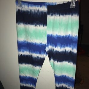 2 pairs of leggings
